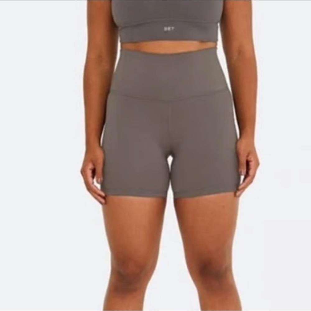 SET Active Women’s Sportbody Grey Bike Biker Athletic Shorts Size Large